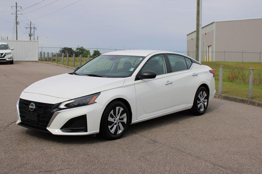 2024 Nissan Altima — side profile view