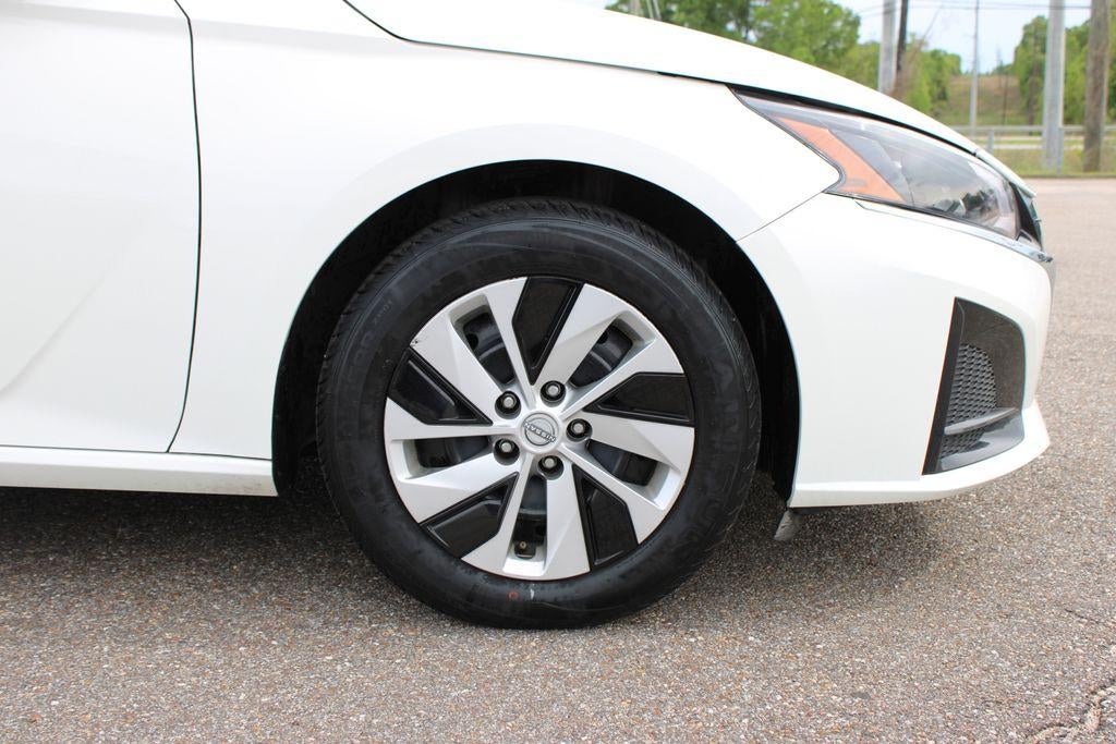2024 Nissan Altima — detail view